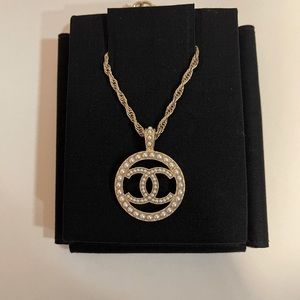 🔥Chanel Golden Pearly Necklace🔥